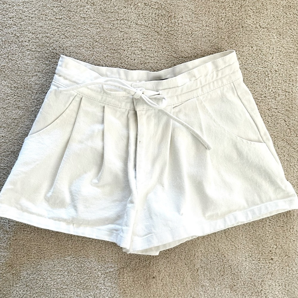Forever 21 White denim paperbag Jean shorts, Small